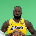 Lebron sačekao da sin potpiše ugovor i otišao iz Lejkersa!