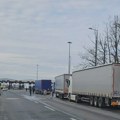 AMSS: Povoljni uslovi za vožnju, kamioni čekaju na Batrovcima i Horgošu