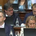 Ministar Gašić na sednici o nepoverenju vladi: „Mi dovedemo više ljudi u Drenovu pod šatore, nego oni glasova u celom…