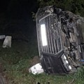 Prevrnut „audi“ sa kotorskim tablicama zatečen kod Medne: Vozač nestao sa mesta nezgode
