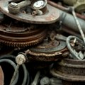 Krivična prijava protiv Pančevca zbog opasnih materija: U dvorištu i na ulici napravio auto-otpad