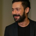 Nema luksuza, samo domaći hleb i ajvar: Ovo je sreća za Milana Vasića, slikao ženu i sina - prizor topi srca