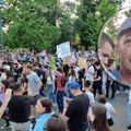 Autor emisije „Kvadratura kruga“ izašao na protest: Ima poruku za Anu Brnabić