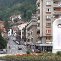 Pretučen vozač kombija nakon incidenta u saobraćaju: Incident u Prijepolju, napadač pobegao sa lica mesta a policija traga…