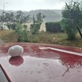 Izlio se potok u Prijepolju: Snažno nevreme praćeno gradom i obilnim padavinama pogodilo i Priboj: Uništeni usevi i…