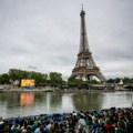 Dim u bojama francuske zastave, roze perje i brodovi sa sportistima: Otvorene Olimpijske igre u Parizu