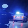 Filmska potera u Smederevu: Vozač napravio haos bežeći od policije: Slupao auto, pa izleteo naoružan, policija ga još juri