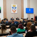 Skupština Beograda danas o pomoći porodicama đaka i javnom linijskom prevozu