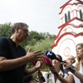 Vučić pohvalio policiju: Umesto da koriste pendrek, nosili su ih i pokazali više od profesionalnog odnosa