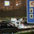 Saobraćajna nesreća na autoputu kod Sava centra: Automobil završio na krovu, stvaraju se kolone