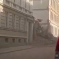 Snažna eksplozija gasa pretvorila zgradu u prah: Traga se za zatrpanima, spasioci kopaju golim rukama (video)