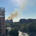 Požar na Vidikovcu: Crni dim se nadvio nad naseljem, na terenu vatrogasci