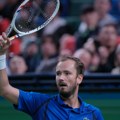 Medvedev pobedio Cicipasa i plasirao se u četvrtfinale mastersa u Šangaju