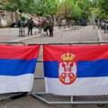 Srbi ne odustaju od svojih zahteva: I danas miran protest ispred zgrade opštine Zvečan
