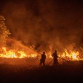 (VIDEO) Veliki požar na Siciliji, dve osobe poginule, vatrogasci očajni