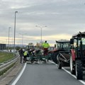 Poljoprivrednici blokraju Kaćku petlju, čekaju odgovor Vlade Srbije