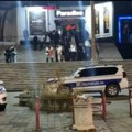 Okončana drama u Novom Sadu Lažna dojava o bombi u poznatoj diskoteci, evakuisani gosti(video)
