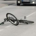 Udes u Čačku, povređen biciklista: Momak (19) podleteo pod automobil (foto)