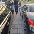 Žena napadnuta na parkingu u Beogradu: Drama u tržnom centru, auto demoliran (Foto)