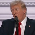 Председник као туристички водич: Трамп показује собу са мрачном историјом и МАГА сувенирима