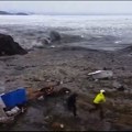 (Video) Pobegli su u panici, a cunami talasi su nosili sve pred sobom Pogledajte dramatične scene iz Rusije