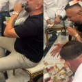 Ovo još niste videli! Pevač seo na stolicu, gosti ga bukvalno zatrpali parama: Za 46 sekundi zaradio bogatstvo