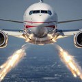 Spektakl na nebu: Poljski vladin Boing 737 snimljen dok ispaljuje toplotne mamce