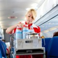 Šok na letu za Grčku: Bebe pacova pronađene u kolicima za posluženje putnika
