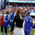 Svetsko prvenstvo nije videlo lepšu ženu: Kanađanka iznela loptu na četvrtfinalu, dobila preko milion lajkova
