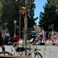 (Foto) Teška nesreća na Dedinju: Automobil oborio čoveka na trotinetu, dve hitne pomoći na terenu