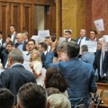 Opozicionari probili dno Blokirali rad sednice Skupštine na čijem dnevnom redu je bio rebalans budžeta