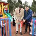 "Tehnički" ministar obišao selo kraj Prokuplja - da otvori igralište