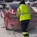 Hladno vreme napravilo haos za vlasnike automobila marke Tesla u Čikagu