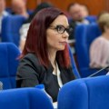 Jelena Spirić (SSP):Ministri na žurkama od 2 miliona, predsednik u patikama od 1000 evra, a radnici “Jure” u protestu…