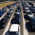 Saobraćaj pojačanog intenziteta na auto-putevima i prelazima ka Mađarskoj i Hrvatskoj