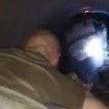 (Video) Rusi iskaču iz cevi i ulaze u opkoljeni grad! Vojnici imaju novu taktiku: Sve intenzivnije borbe oko strateški važnog…