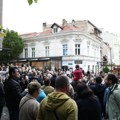 Cela Skadarlija pevala "Miljacku": Ovako se Beograd oprašta od Halida Bešlića (Foto, Video)