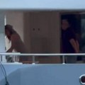 Melinu muž milioner gađao peškirom: Pojavio se šok snimak sa jahte nakon glamuroznog slavlja (Video)