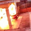 Odbila je ljubavnu ponudu, a onda je udvarač doveo kriminalce: Bacili joj eksploziv na kuću! (video)