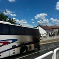 Stravičan požar u Inđiji nasred puta: Zapalio se autobus (foto)