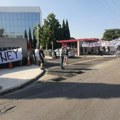 EKSKLUZIVNO DIREKTNO IZ ATINE! Srpske firme, među njima i pirotski "Kubik trans" protestovali ispred zgrade Aktora. Policija…