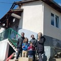 Kancelarija za KiM pomaže osmočlanoj porodici Stojanović Njima je pre 2 večeri izgorela kuća