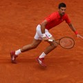 Nole dirigovao zvižducima sa tribina, pa preokrenuo (VIDEO)