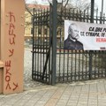 Nepismeni autor grafita poručio učenicima u Jovinoj gimnaziji: "Ćaci u školu"