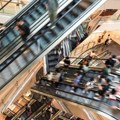 Užas u beogradskom tržnom centru! Muškarac potegao nož na suprugu, ljudi panično bežali