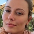 Skinula se Dajana Paunović: Obukla crveni kupaći, pa pokazala kako uživa na odmoru - ovako izgleda bez šminke