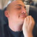 Snimak desingerice i nepoznate žene iz aviona kruži mrežama: Ljudi ne veruju šta je uradio, njegove koleginice javno reagovale…