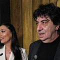 "Nisam pričao sa sinom, povredio sam ga": Poznati kompozitor koji ljubi 30 godina mlađu pevačicu otkrio bolne detalje iz…