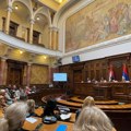 Nastavljena sednica Skupštine Srbije, poslanici na početku postavljaju pitanja