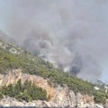 Požar na poznatom letovalištu u komšiluku! Vatrogasci se bore se sa vatrom na Hvaru, stiže i pomoć iz vazduha!